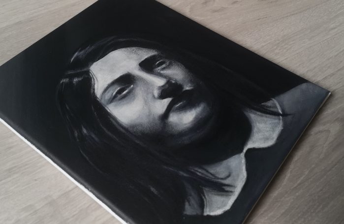 Retrato en blanco y negro de una chica