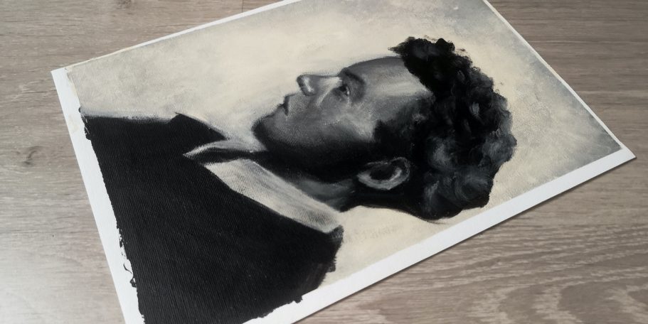 Retrato en beige y negro de una chico